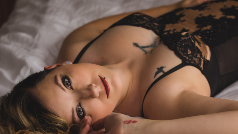 Ensure Complete Contentment with Pune Sexy Girl