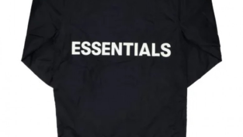 Essentials Hoodie – The Perfect Seasonal Outfit