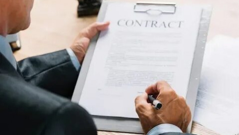 How an NJ Contract Lawyer Protects Your Interests