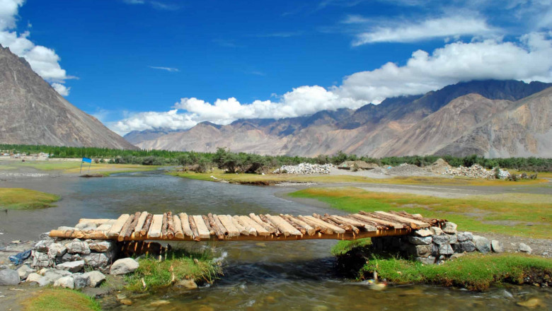 Nubra Valley to Leh Distance & Travel Guide for Tourists