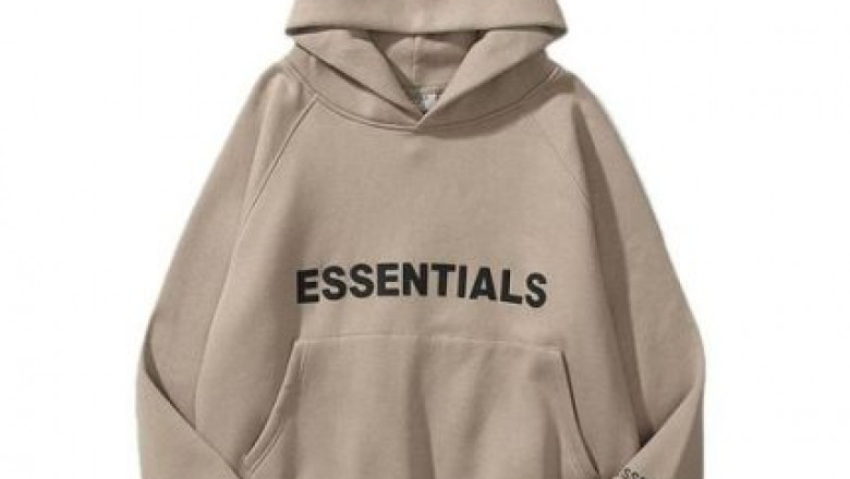 From Street Runs to Slow Days – Essentials Hoodie Fits It All