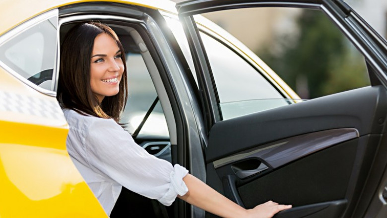Seamless Travel: Montreal Airport to Burlington Shuttle Service