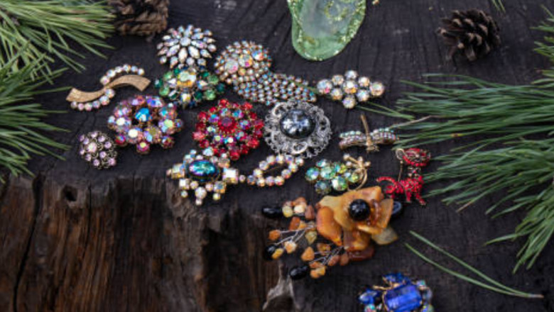 How to Mix & Match Vintage Brooches with Modern Fashion