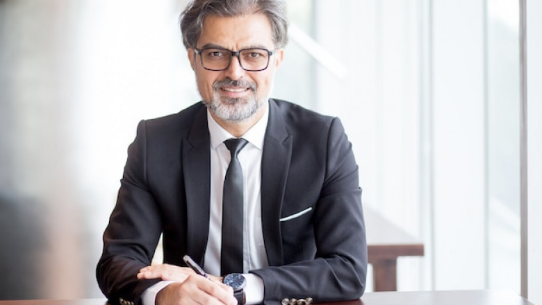 What Clients Should Know Before Hiring a Lawyer for Corporate Matters