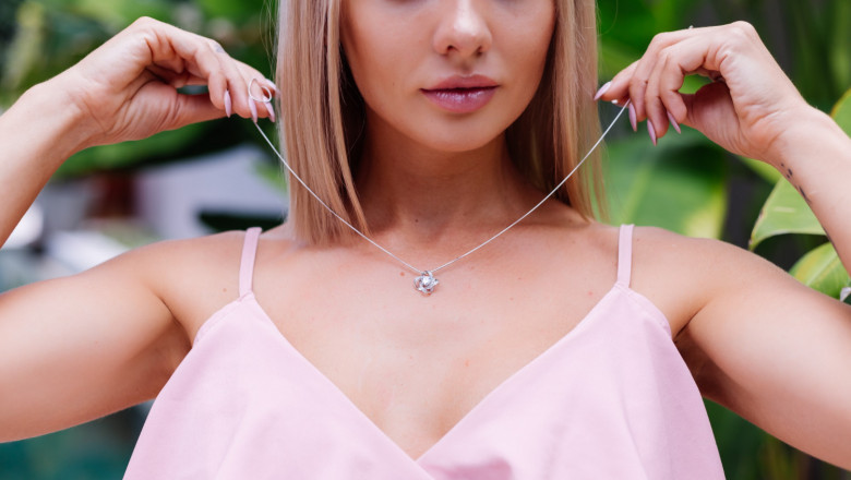 Shine Everyday with the Top Women Necklace Chains Trends