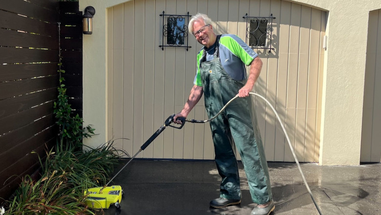 What Delivers Better Results—Roof Cleaning in Los Altos or Pressure Washing for the Entire Home?
