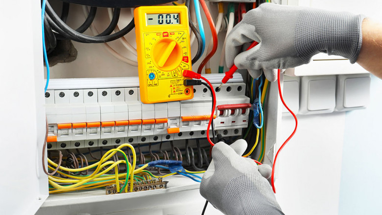 DIY vs. Professional Circuit Breaker Replacement Services