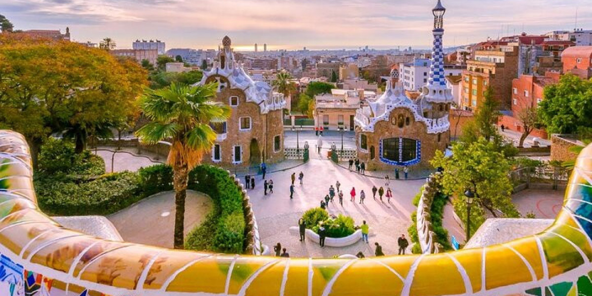 Unlock Gaudí's Masterpiece: The Ultimate Park Güell Guided Tour Experience