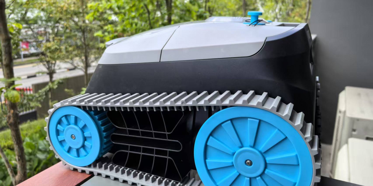 Make Pool Maintenance Easy with a Robot Cleaner Tool